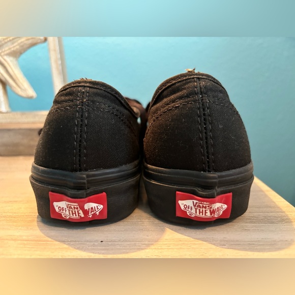 Woman’s classic Vans in black - Picture 5 of 5